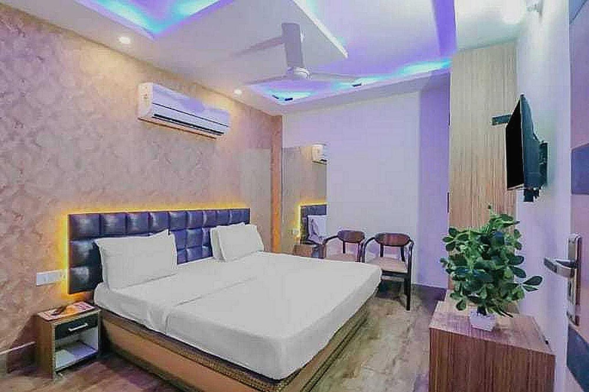 Super Hotel O Vivaan Residency Rohtak Екстериор снимка