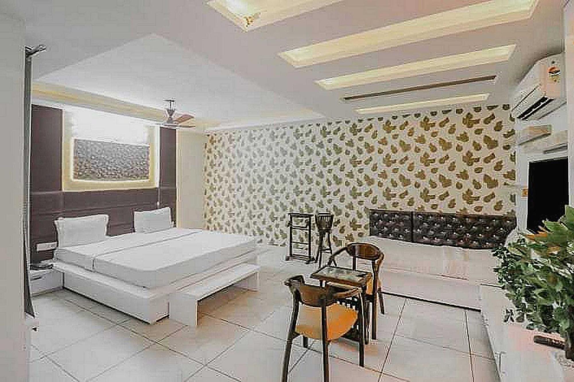 Super Hotel O Vivaan Residency Rohtak Екстериор снимка