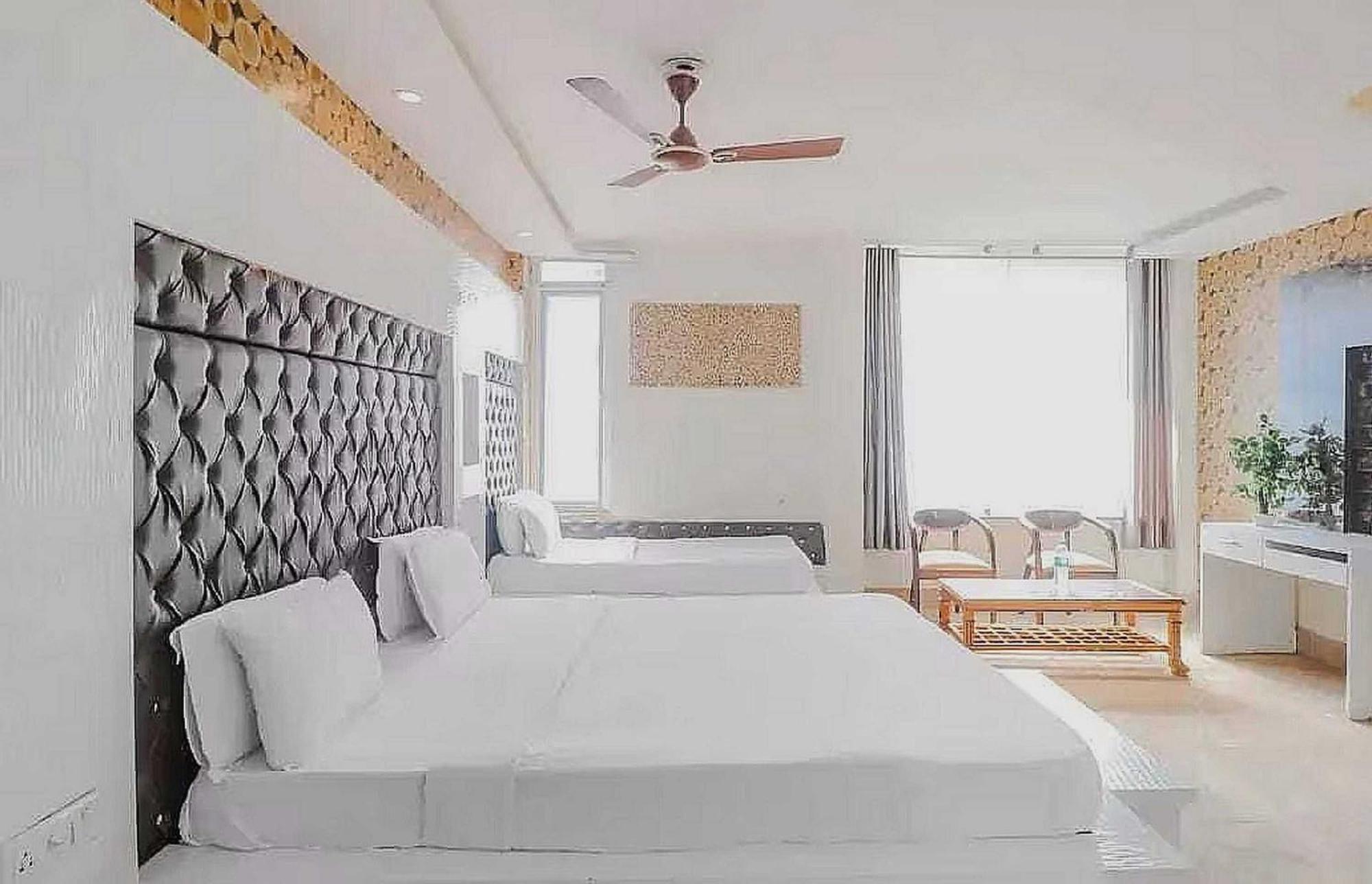 Super Hotel O Vivaan Residency Rohtak Екстериор снимка