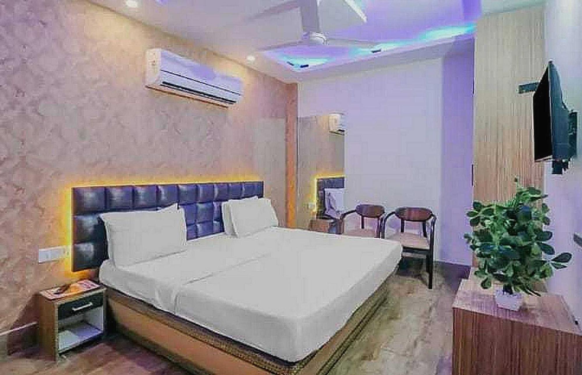 Super Hotel O Vivaan Residency Rohtak Екстериор снимка
