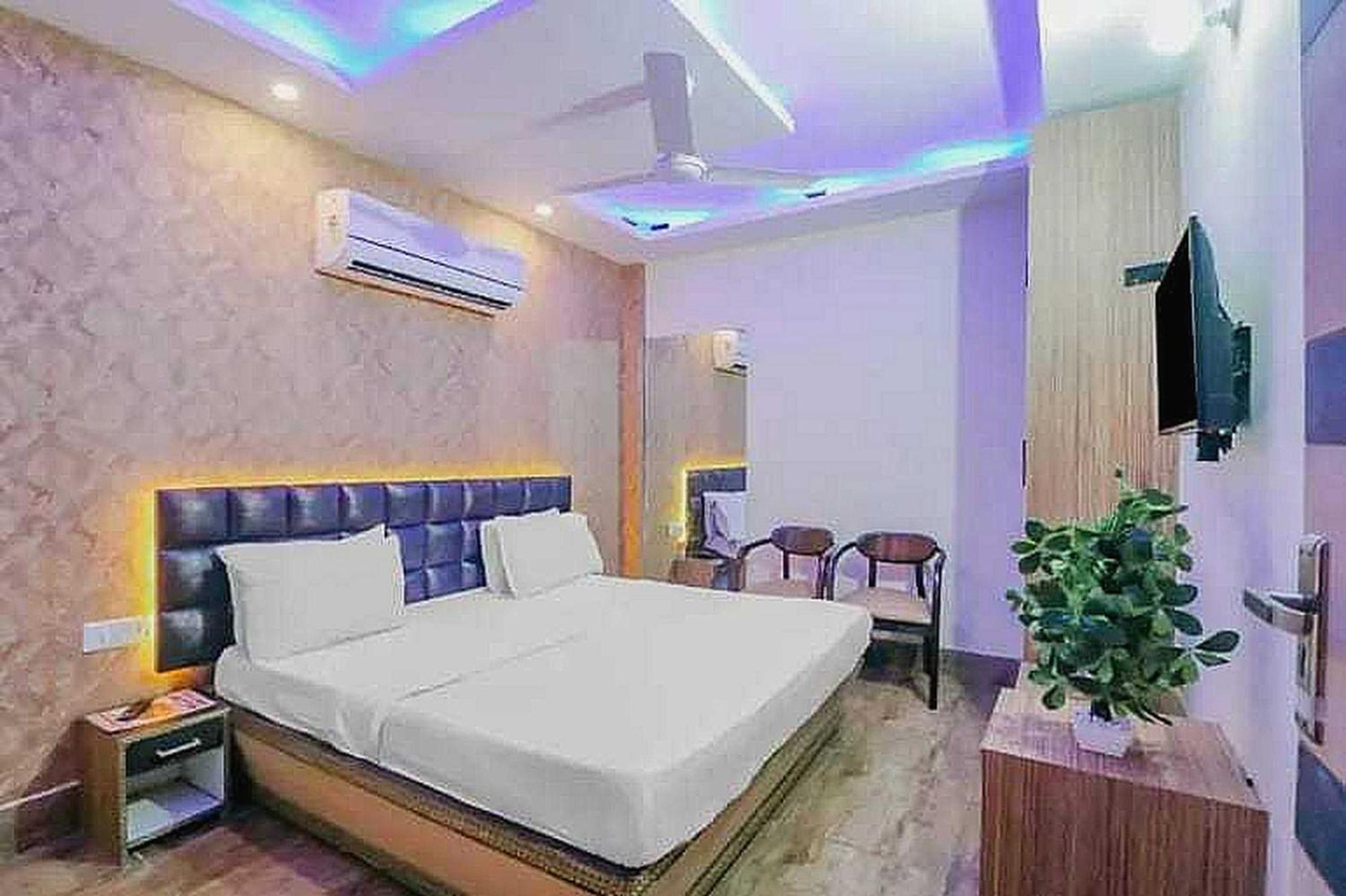 Super Hotel O Vivaan Residency Rohtak Екстериор снимка