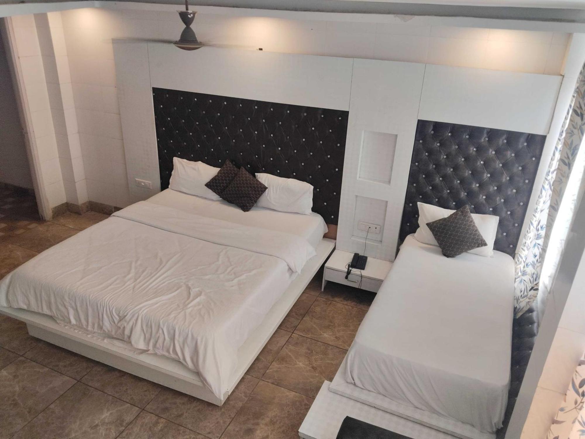Super Hotel O Vivaan Residency Rohtak Екстериор снимка